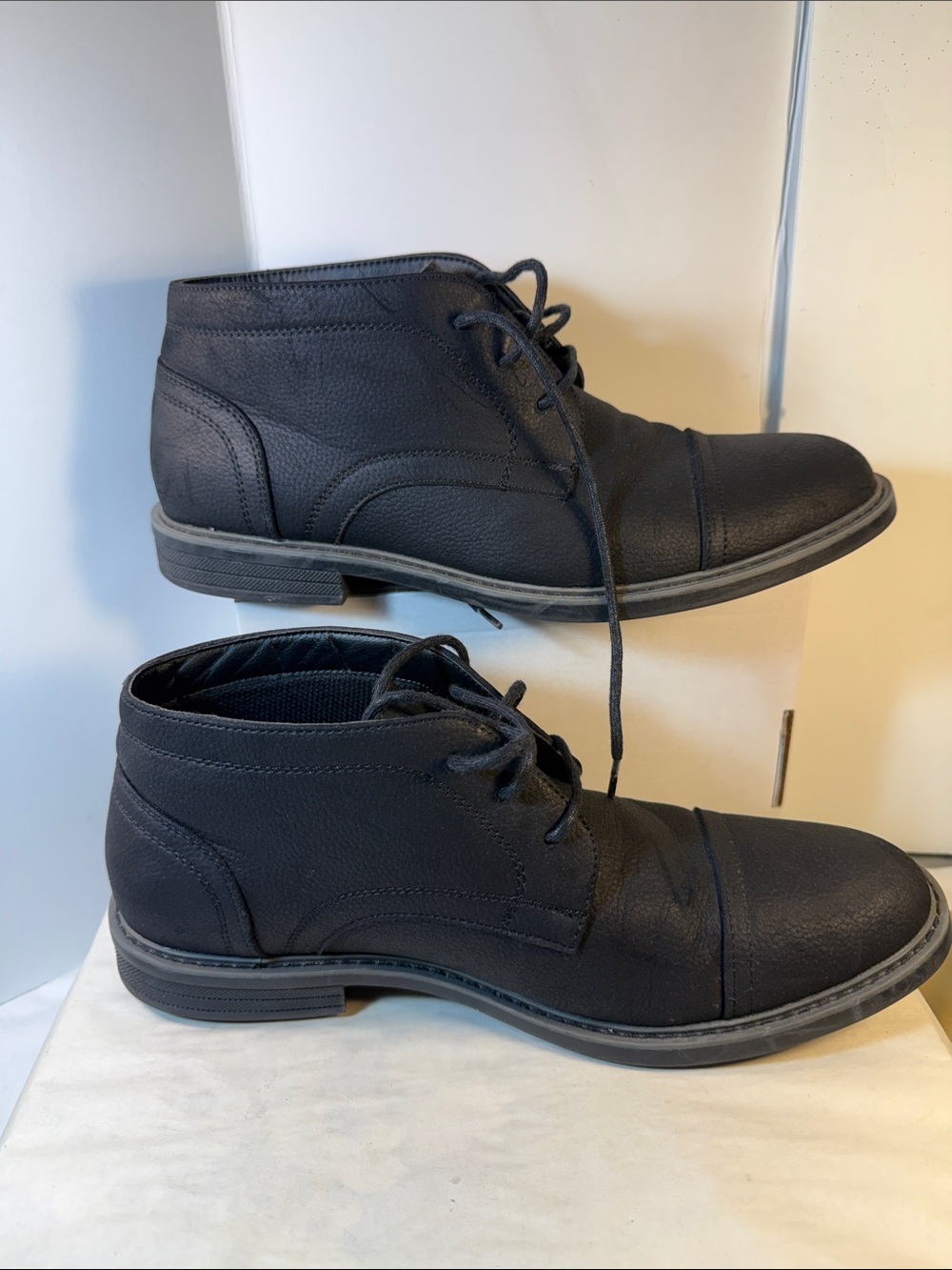 Perry Ellis Men's Black Lace-Up Chukka Boots